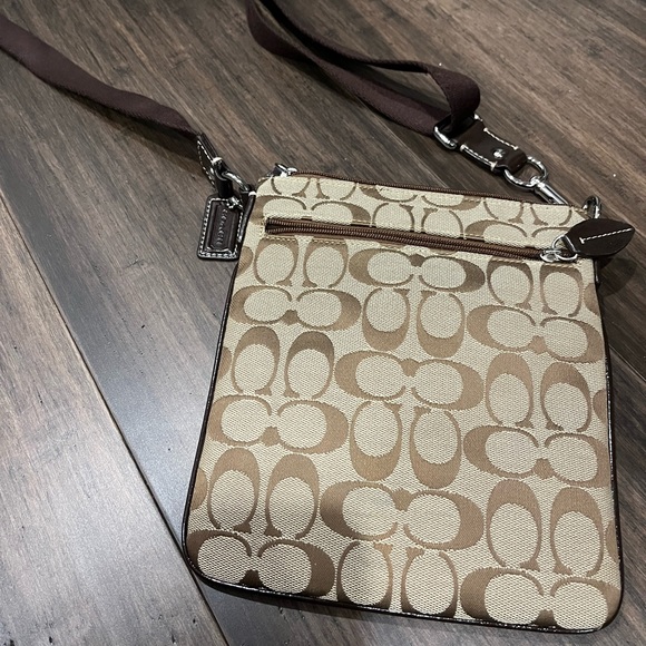 COACH signature messenger swingpack crossbody - Picture 9 of 10